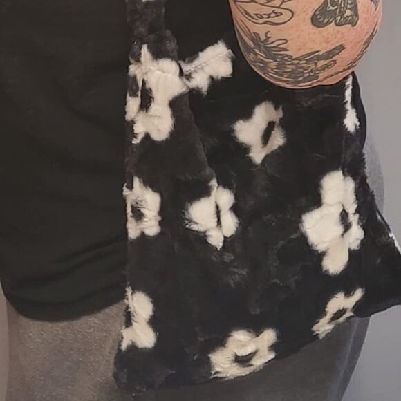 Neiman Marcus Floral Fuzzy Tote Bag - Picture 4 of 4